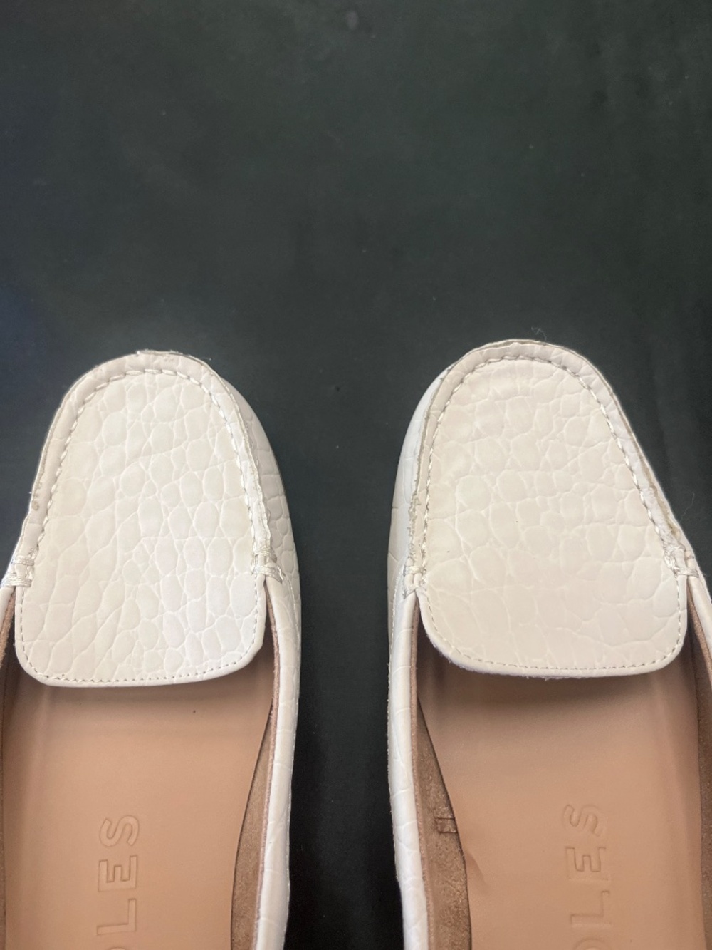 Like New Aerosole Cream/Taupe Croc Embossed Loafers.  Sz. 9M. - Picture 6 of 10